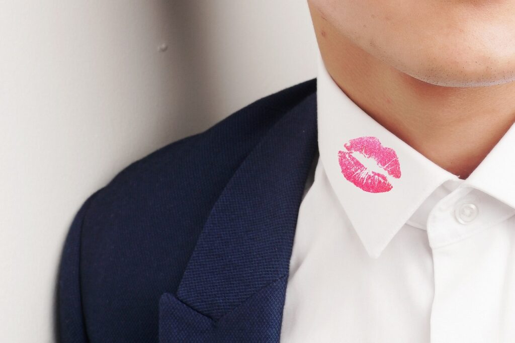 kiss mark, collar, man-5654536.jpg