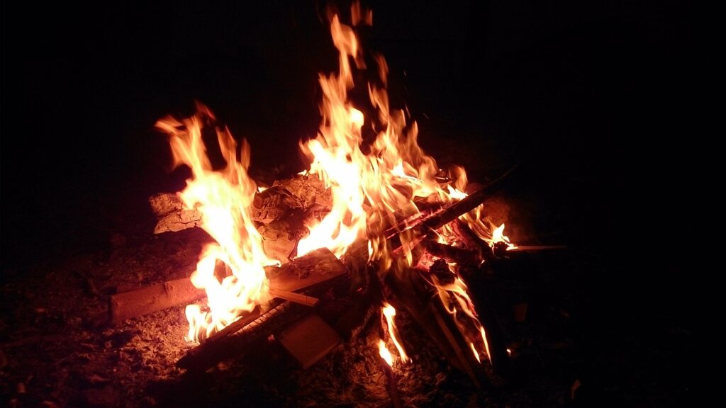 lohri, fire, bonfire-654482.jpg